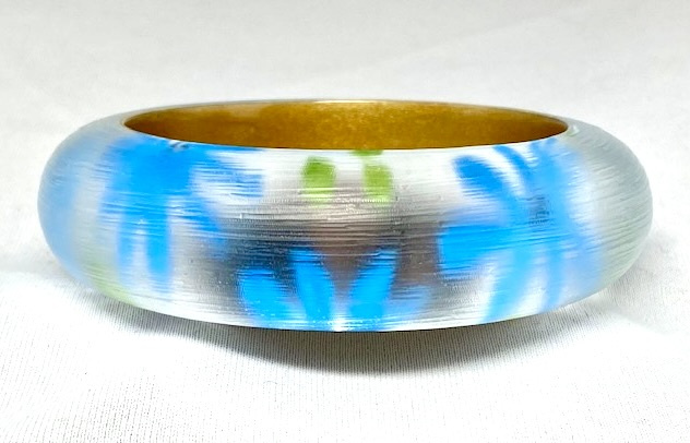 LG127 chunky handpainted blue flowers lucite bangle